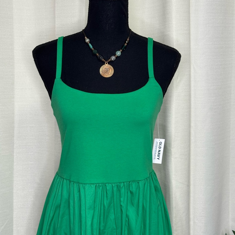 Old Navy Vibrant Green Maxi Dress - Picture 2 of 9